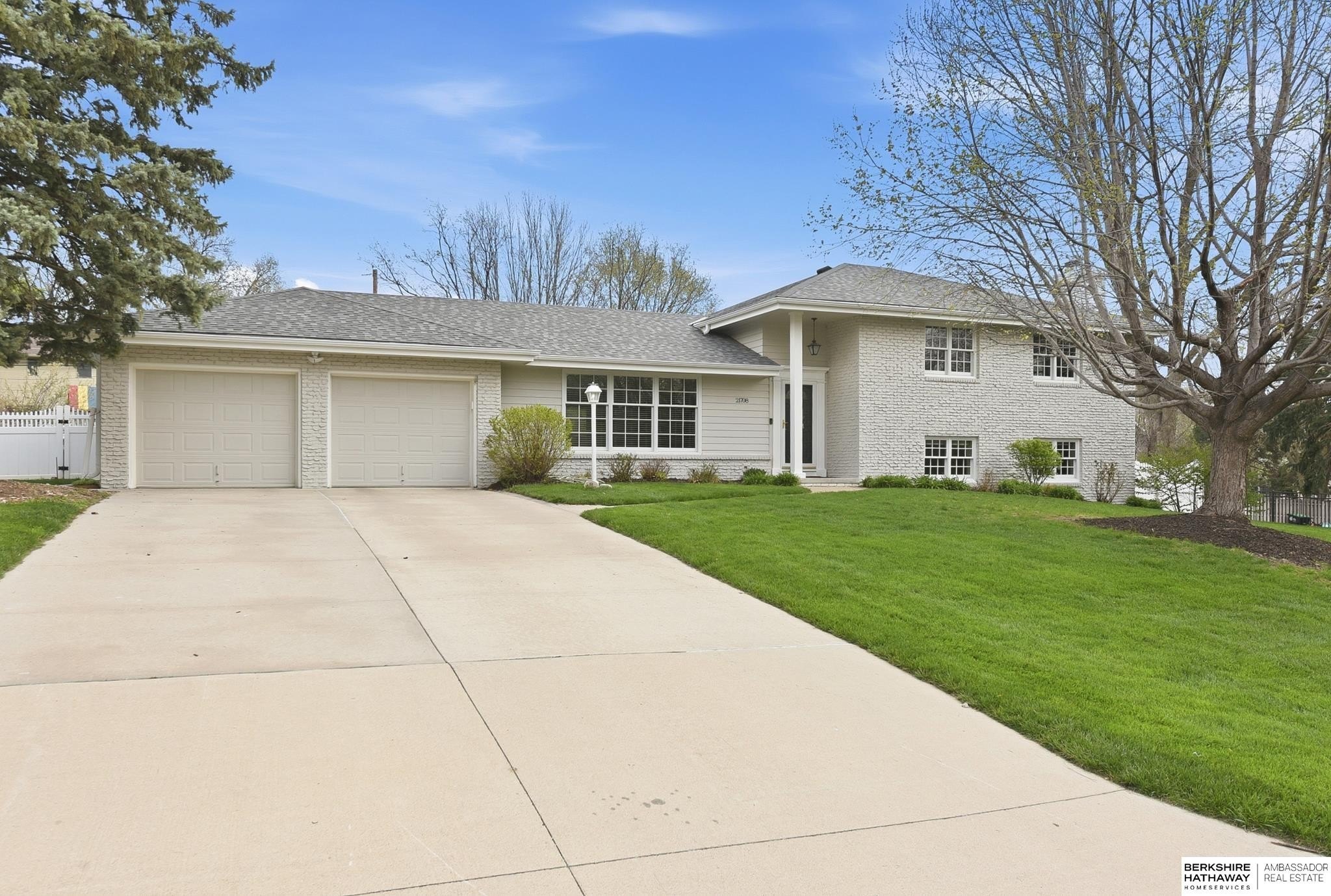Single Family 4BR 3BA - 21708 Leavenworth Street, Omaha, NE