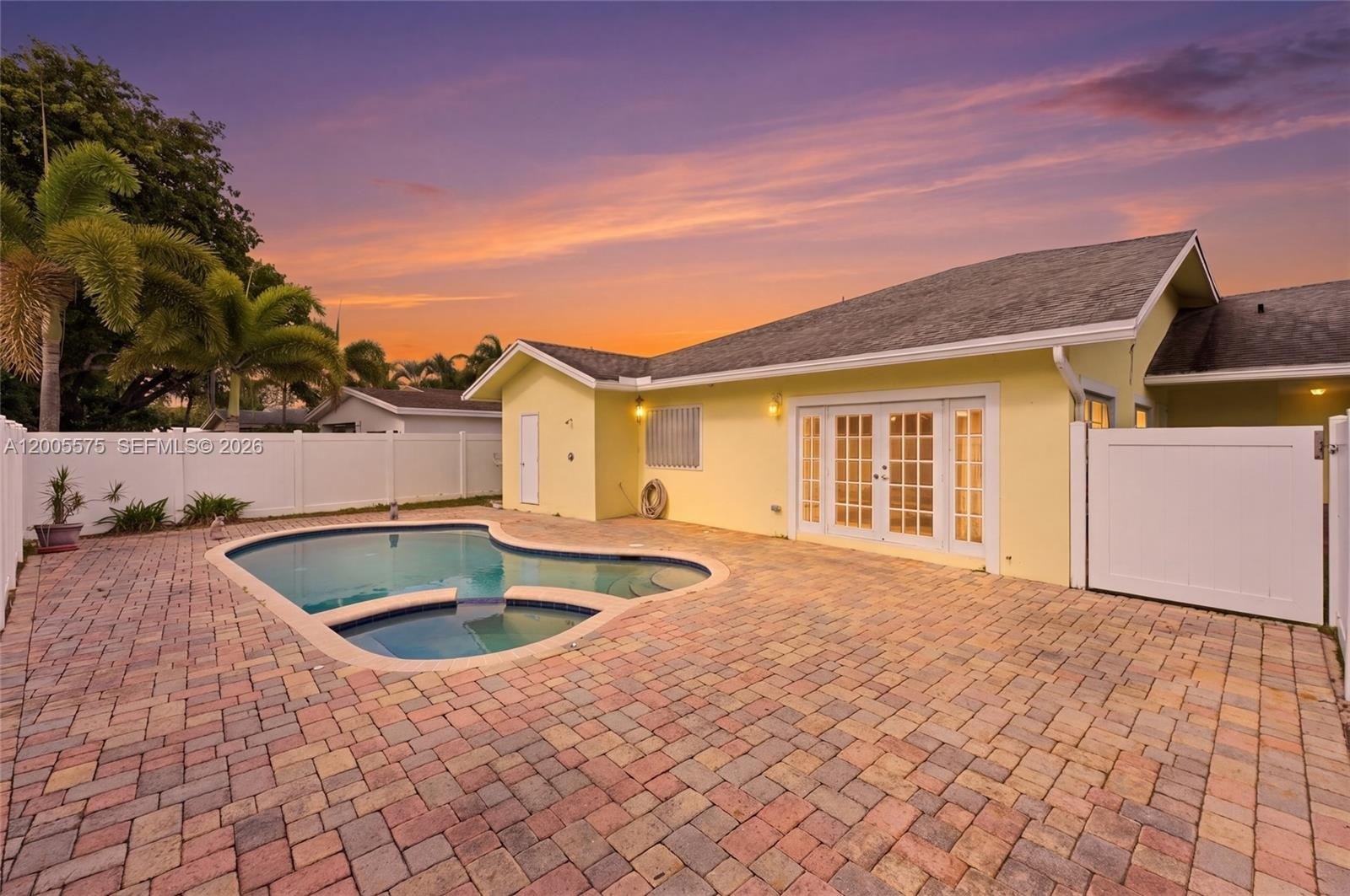 Single Family 4BR 4BA - 4361 NE 13th Ter, Oakland Park, FL