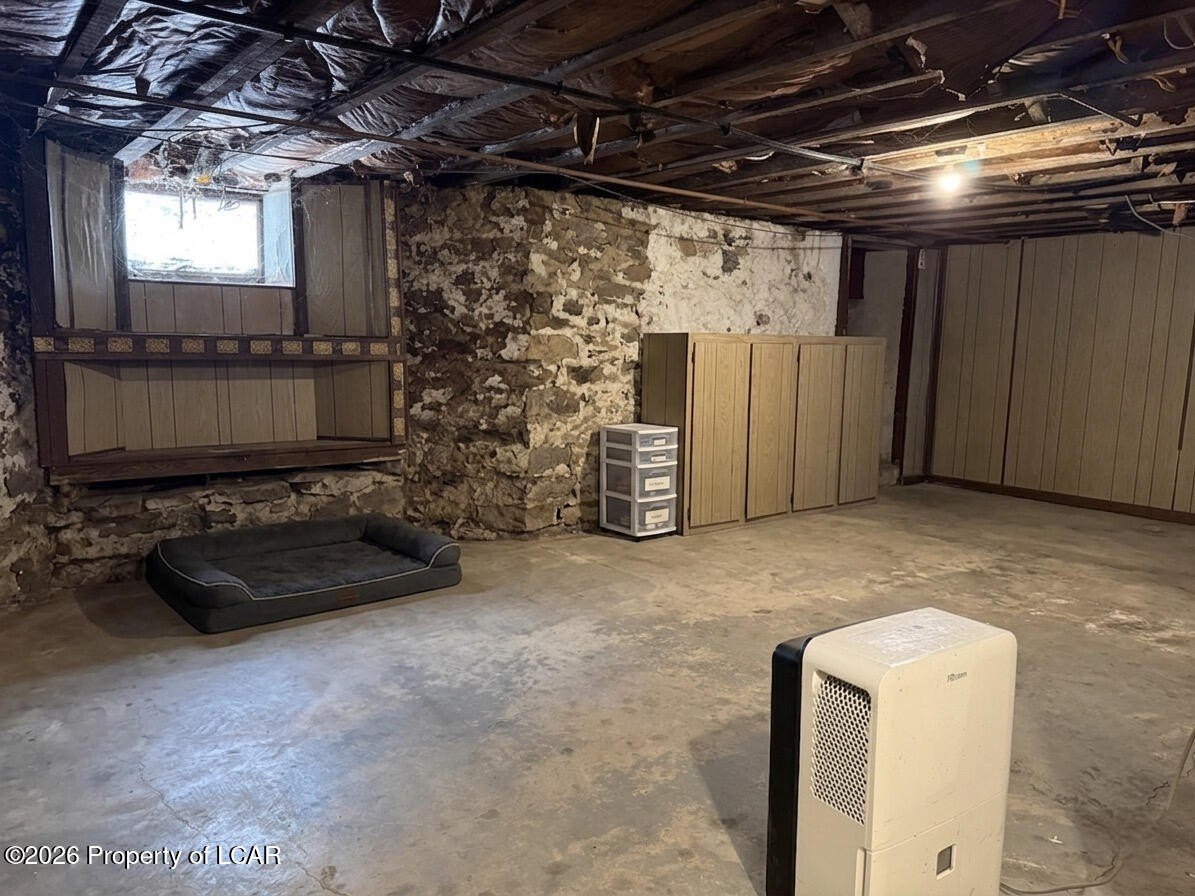 Single Family 5BR 1BA - 30 Oak Street, Wilkes-Barre, PA