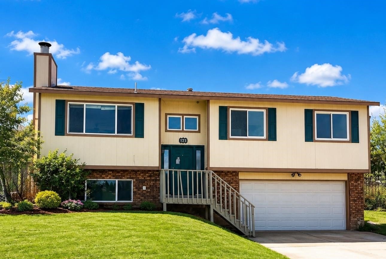 Single Family 3BR 3BA - 123 Citation Lane, Evanston, WY