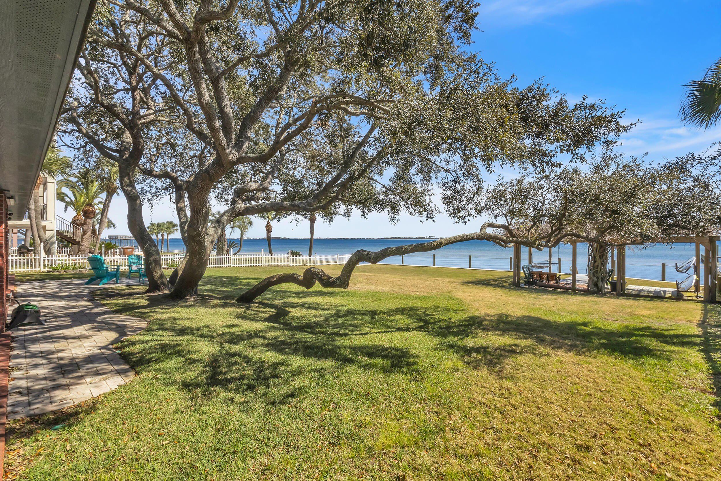 Single Family 4BR 2BA - 2017 Jessica Way, Navarre, FL