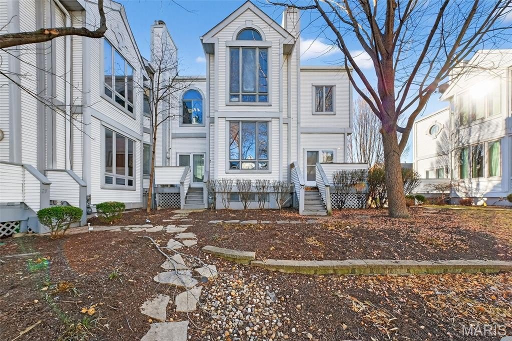 Single Family 2BR 2BA - 28 Columbus Square Drive, St Louis, MO