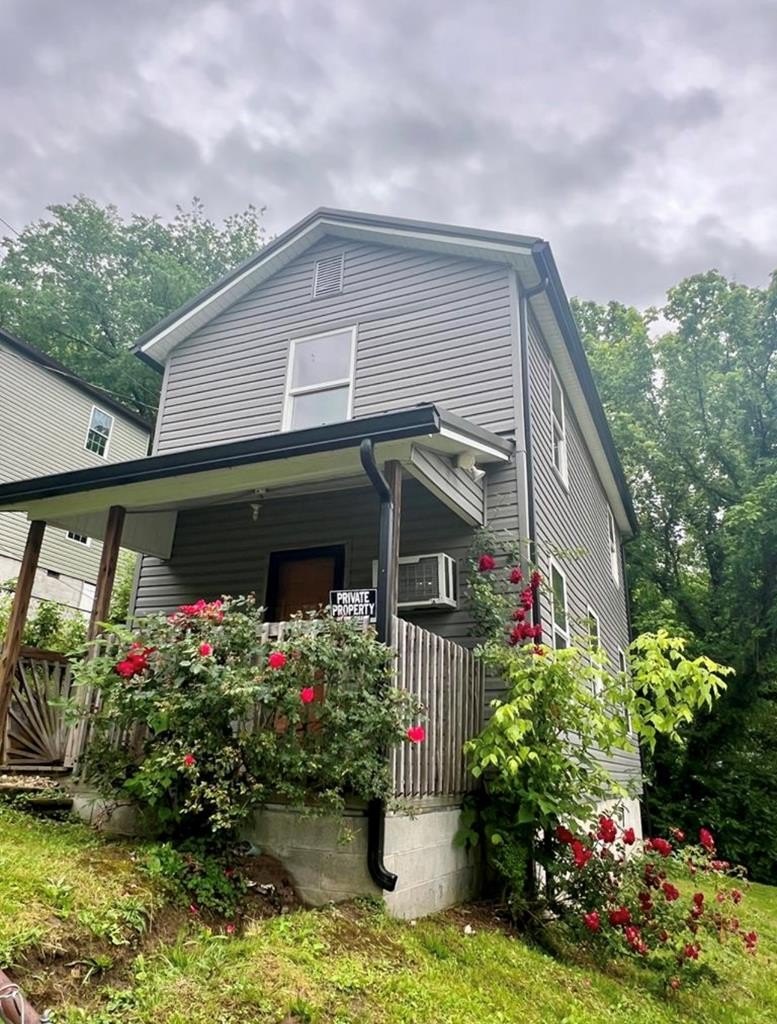 Single Family 2BR 1BA - 6157 Ky 7, Garrett, KY