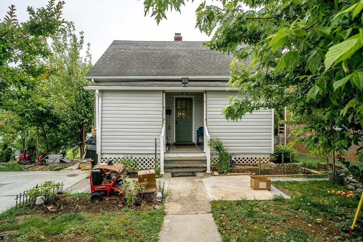 Single Family 3BR 1BA - 829 VIRGINIA AVE, HARRISONBURG, VA