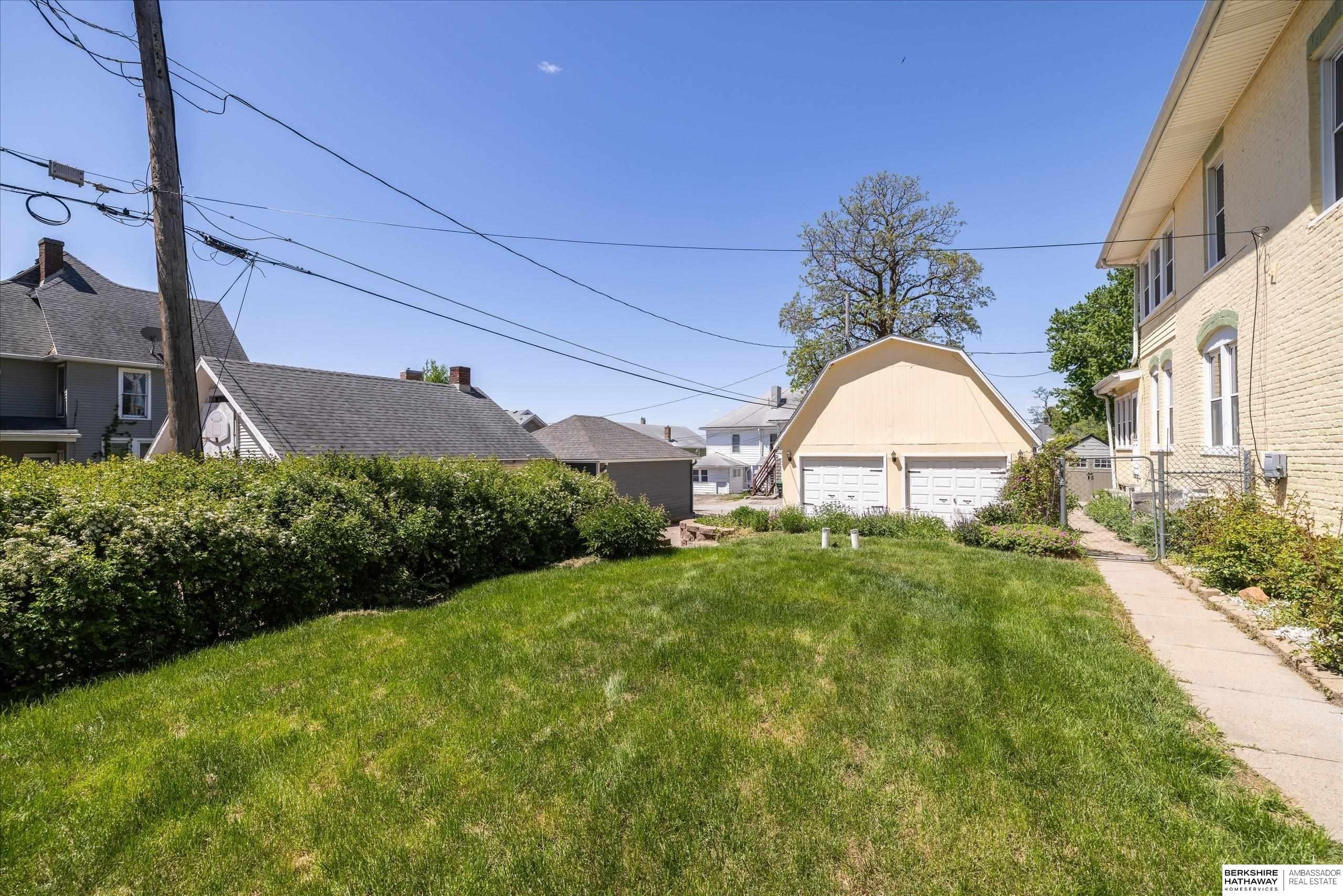 Single Family 2BR 2BA - 220 S 3rd Street, Council Bluffs, IA