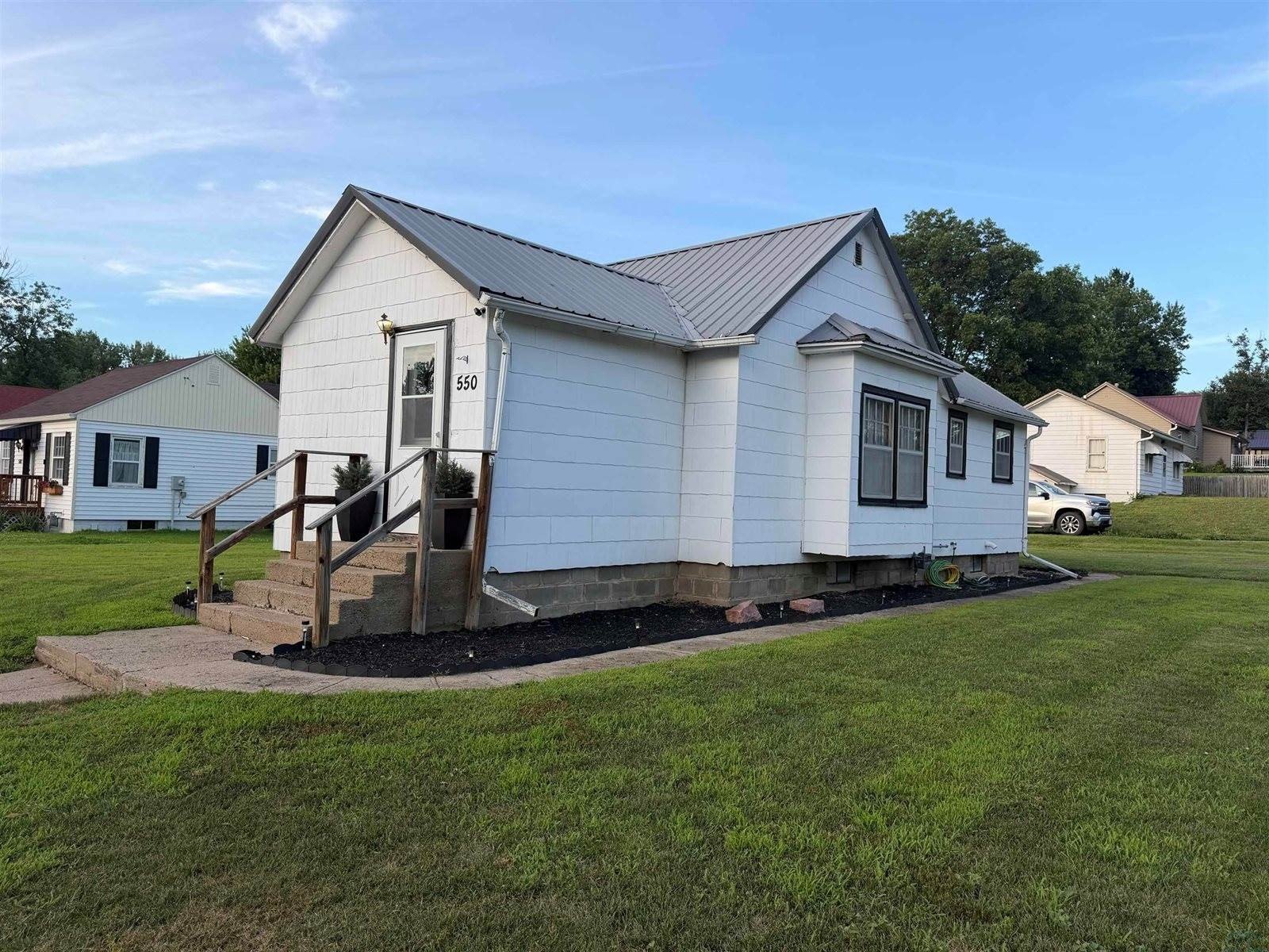 Single Family 1BR 1BA - 550 S 6th St, Akron, IA