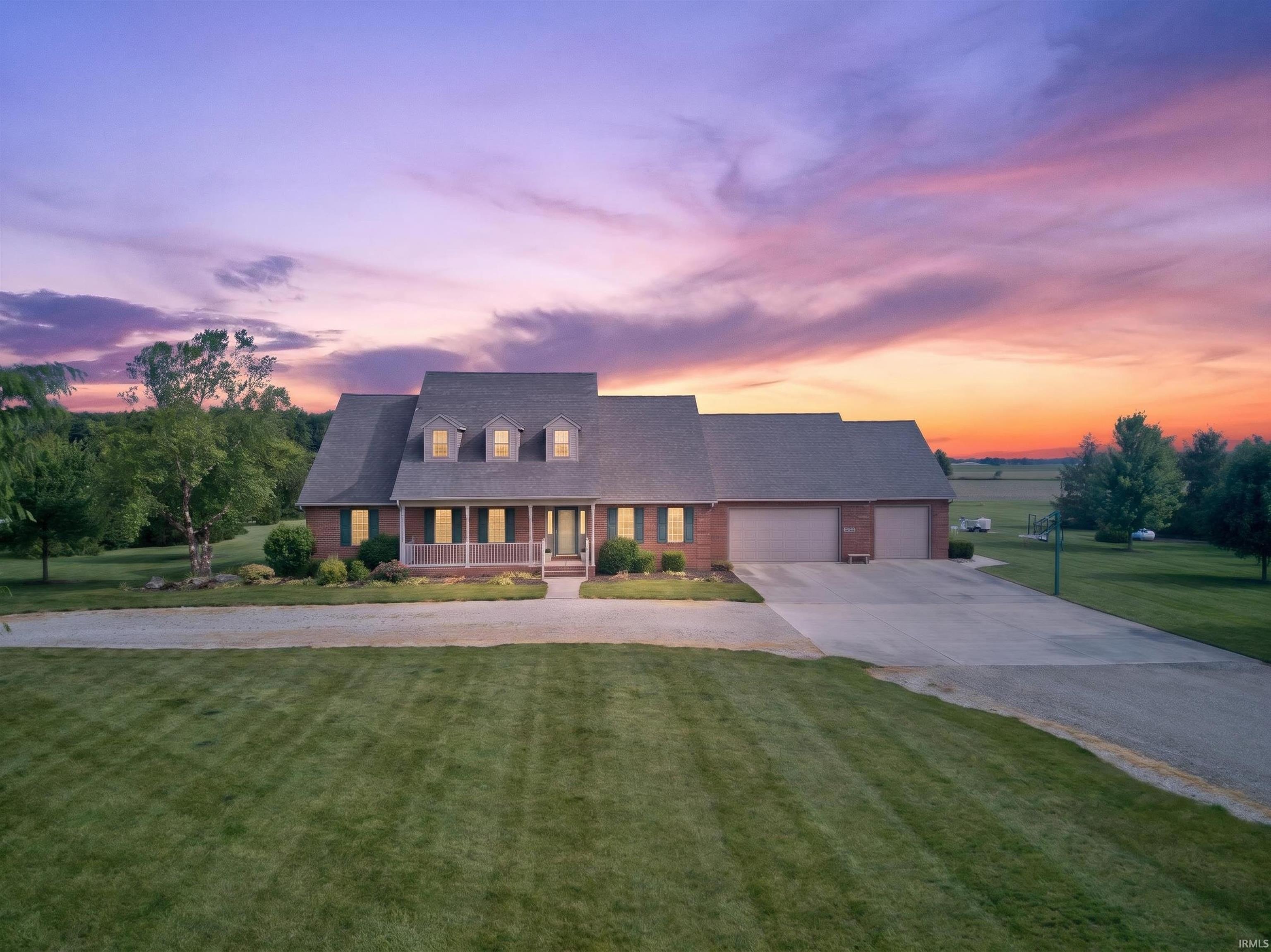 Single Family 4BR 4BA - 1549 E 200 N, Decatur, IN