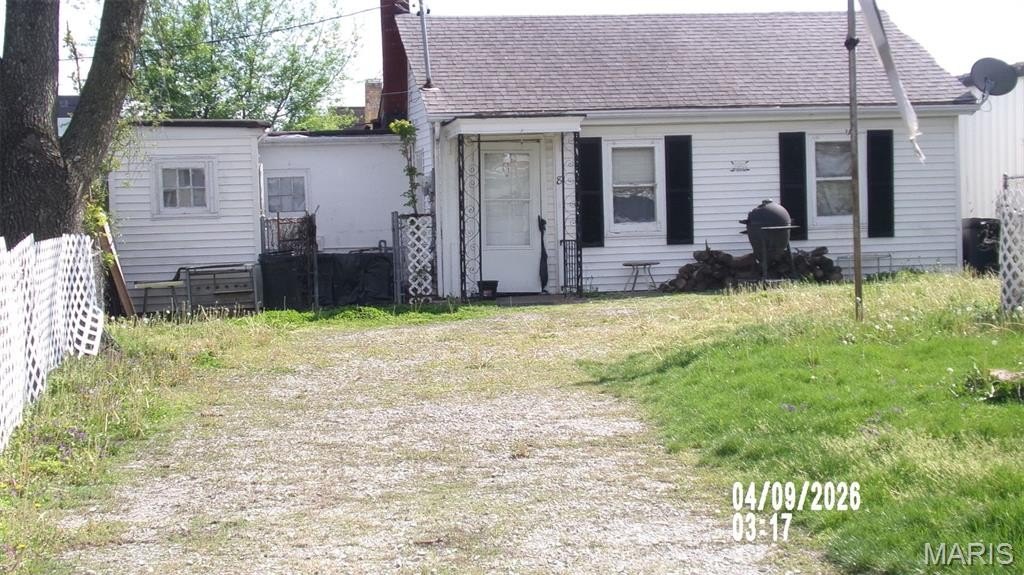 Single Family 1BR 1BA - 8 East C Street, Belleville, IL
