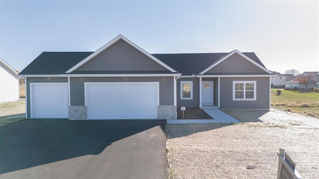 Single Family 3BR 2BA - 503 Ridge Court, Orfordville, WI