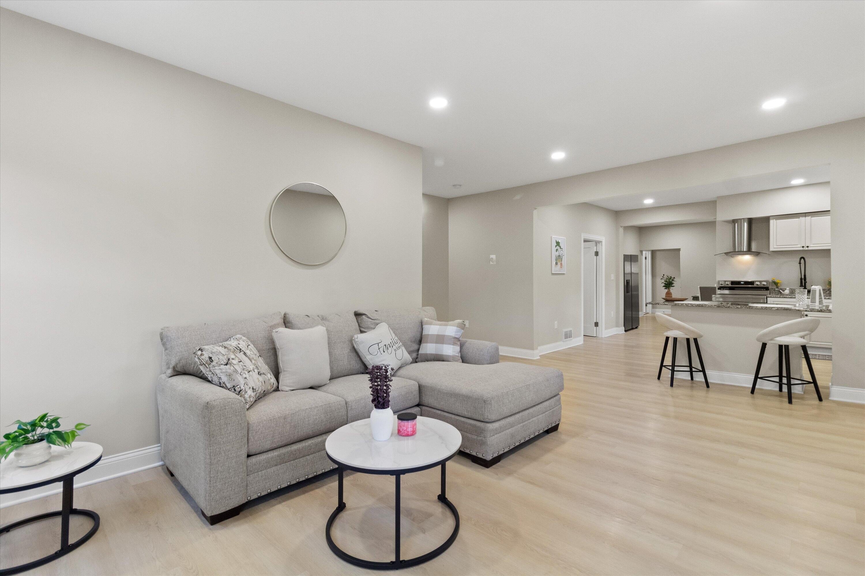 Other 3BR 1BA - 6800 Auburn Ave, Wauwatosa, WI