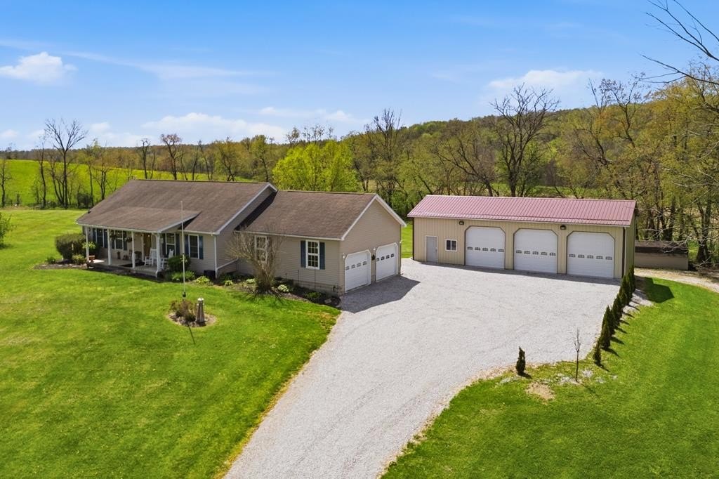 Single Family 4BR 3BA - 18845 NUNDA RD, Howard, OH
