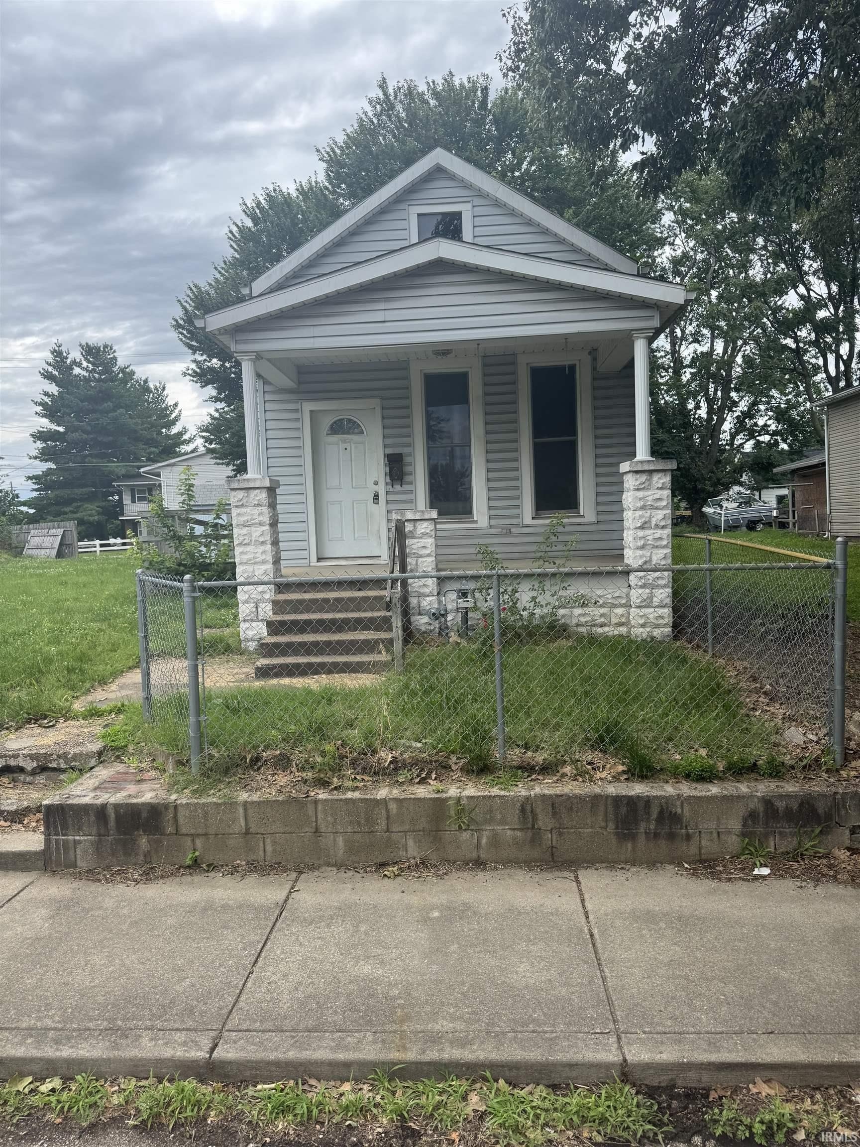 Single Family 2BR 1BA - 508 N 4th Avenue, Evansville, IN