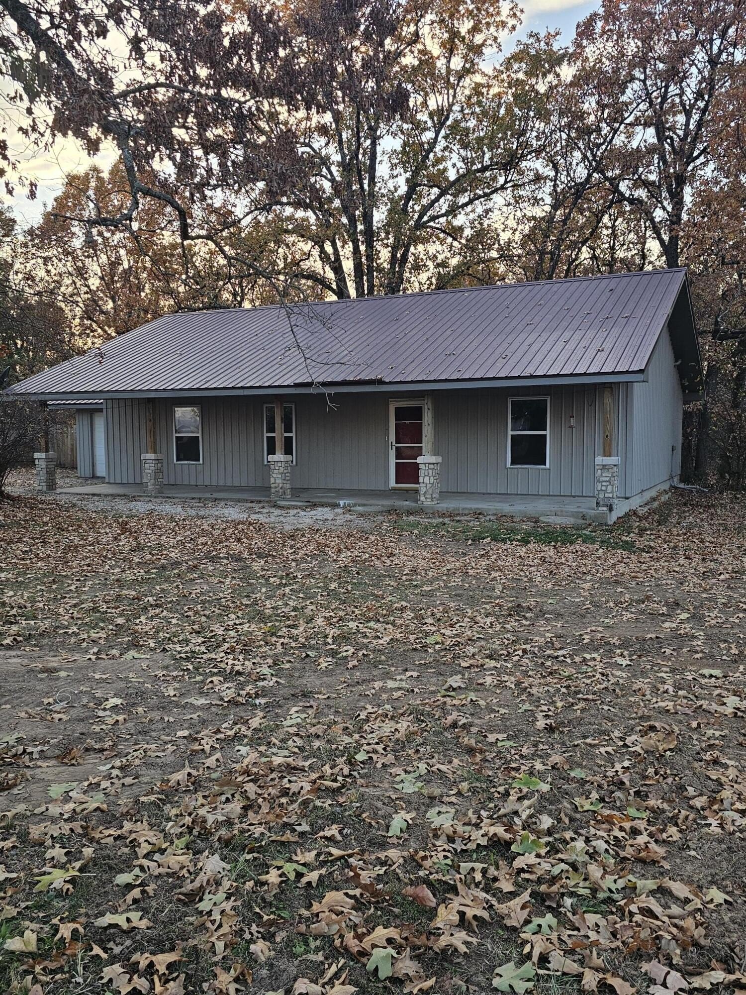 5009 S 142nd Rd  