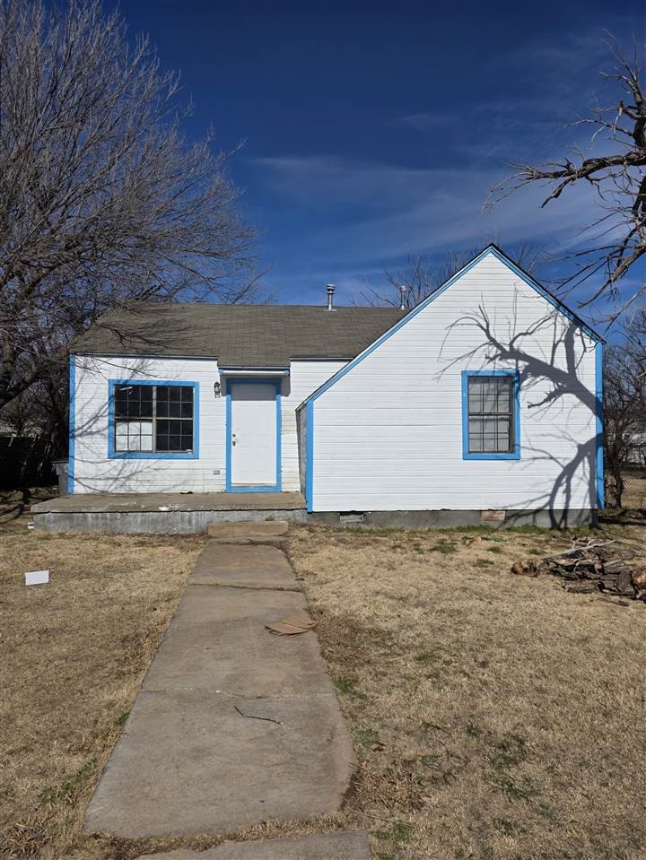 Single Family 2BR 1BA - 2411 SW C Ave, Lawton, OK
