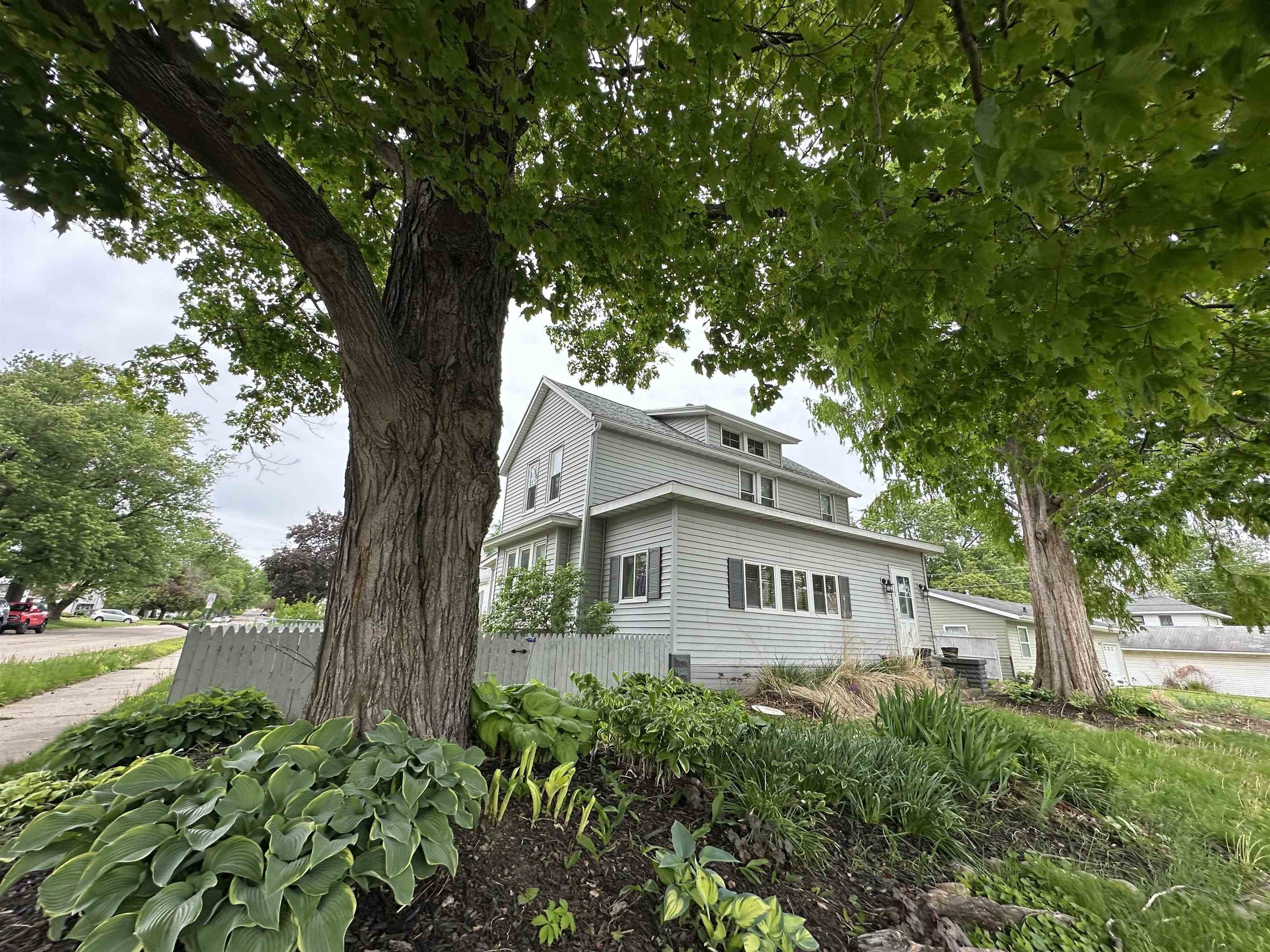 Single Family 3BR 1BA - 2905 Pershing, CLINTON, IA
