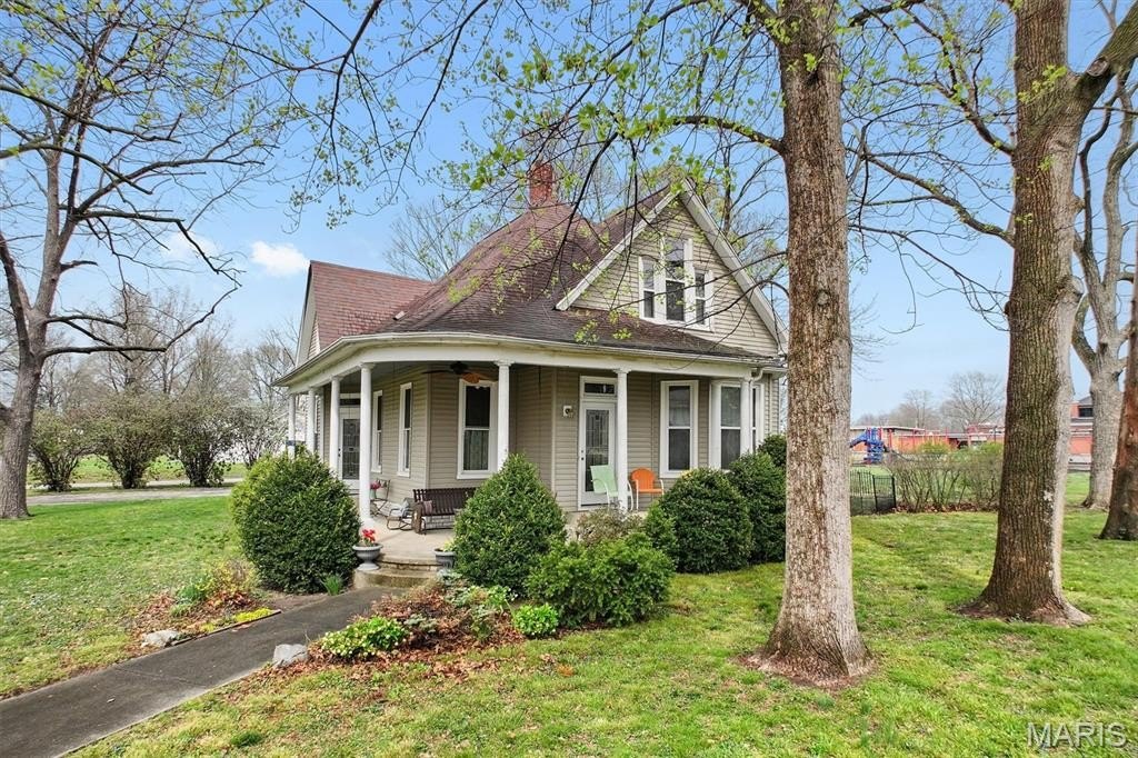Single Family 4BR 2BA - 791 Clinton Street, Carlyle, IL