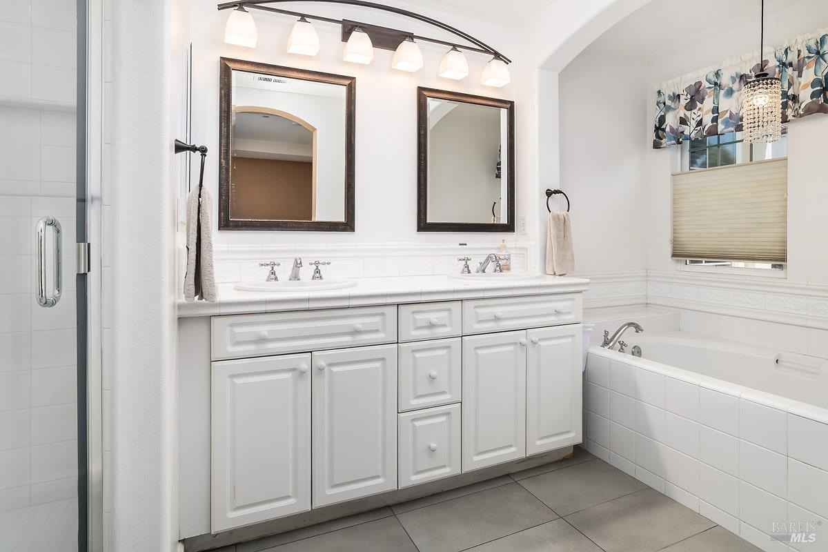 Single Family 4BR 3BA - 34 Woodbridge Way, Novato, CA
