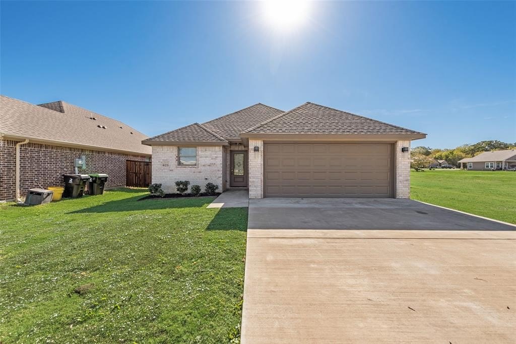 Single Family 3BR 2BA - 625 Copenhavr Street, Pilot Point, TX