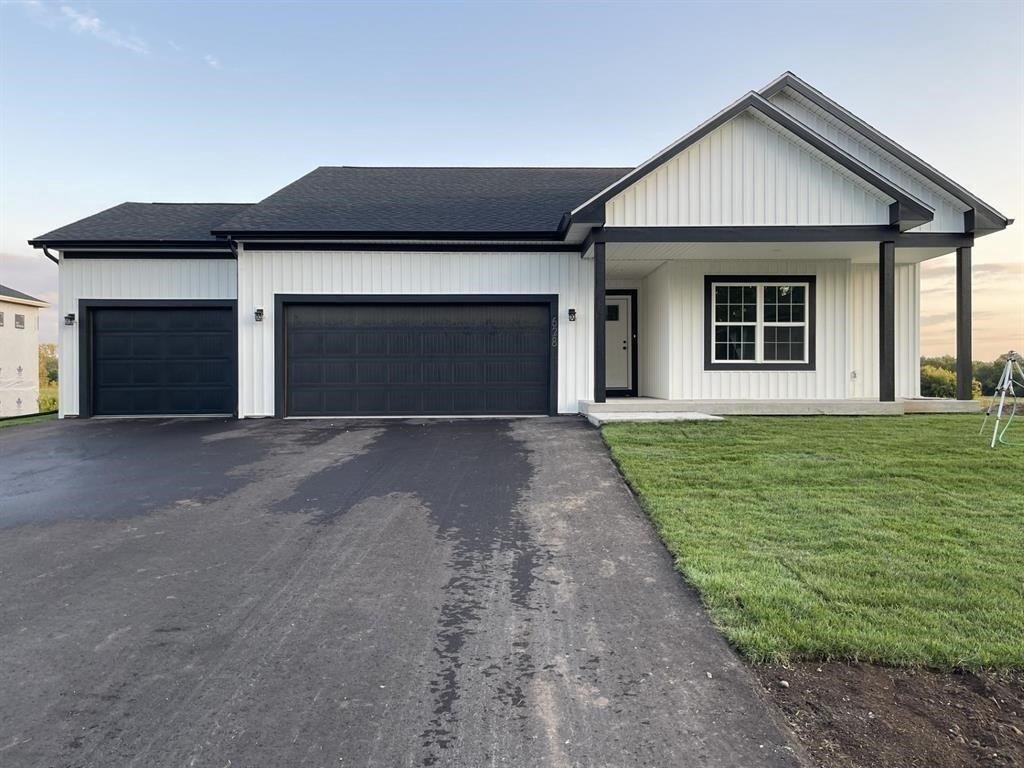 Single Family 3BR 2BA - 504 Village Lane, Ripon, WI