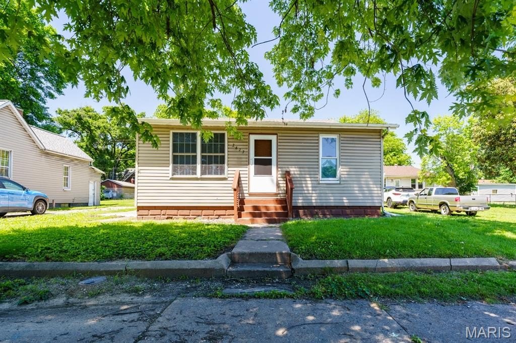 Single Family 3BR 1BA - 2627 Lincoln Avenue, Granite City, IL