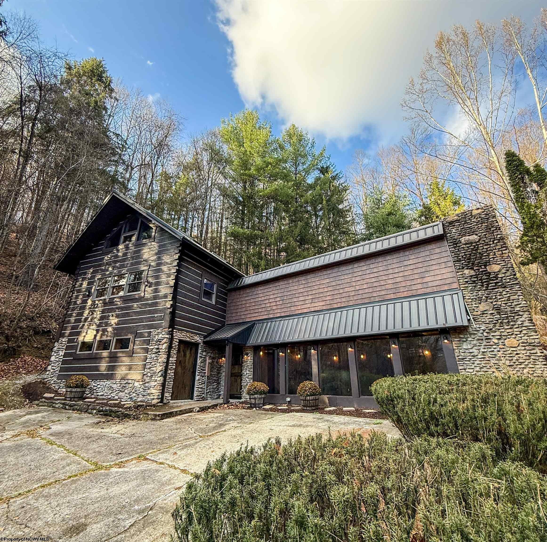 Single Family 3BR 2BA - 6867 Seneca Trail, Parsons, WV