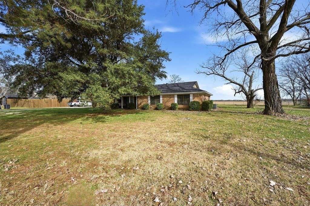 Single Family 2BR 2BA - 27161 State Highway 56, Whitesboro, TX