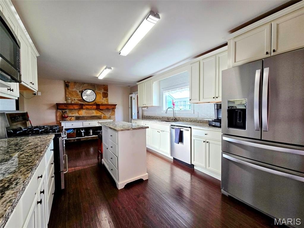 Single Family 3BR 3BA - 55272 Buffalo Lane, New London, MO