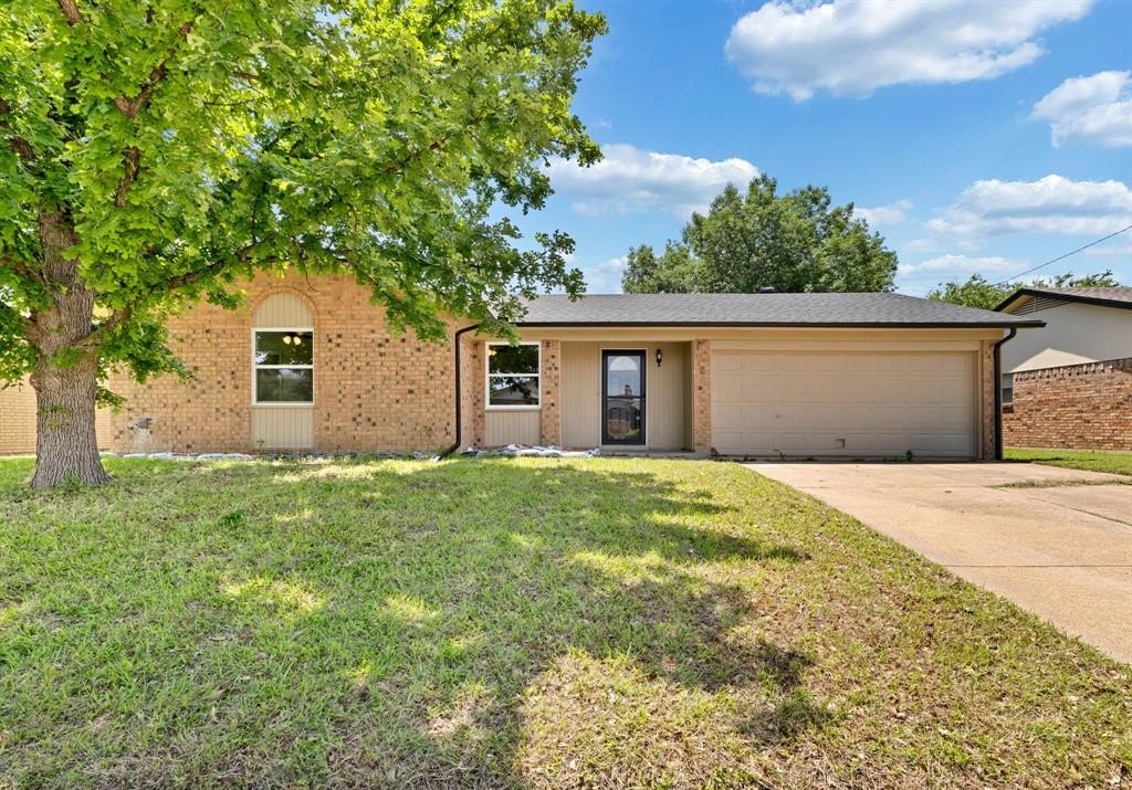 Single Family 3BR 2BA - 6028 Herschel Drive, Watauga, TX