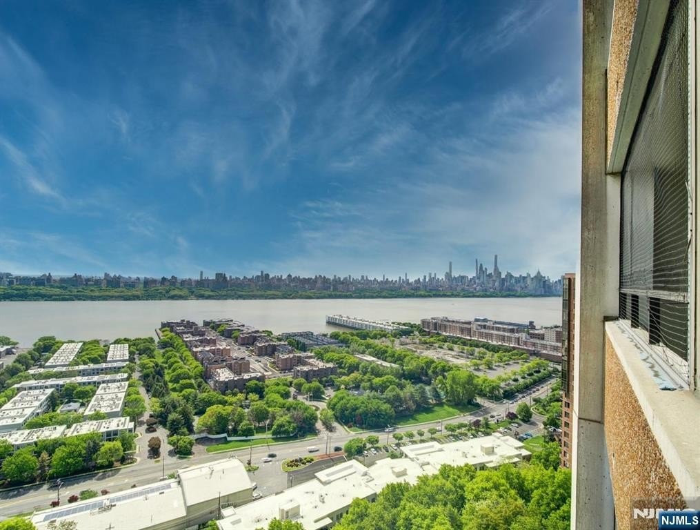 Co-op 2BR 2BA - 250 Gorge #21B, Cliffside Park, NJ