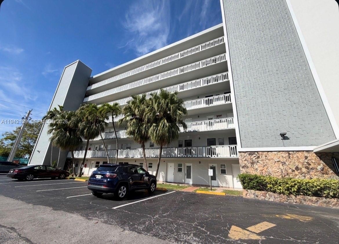 Condo 2BR 2BA - 420 NE 12th Ave, Hallandale Beach, FL