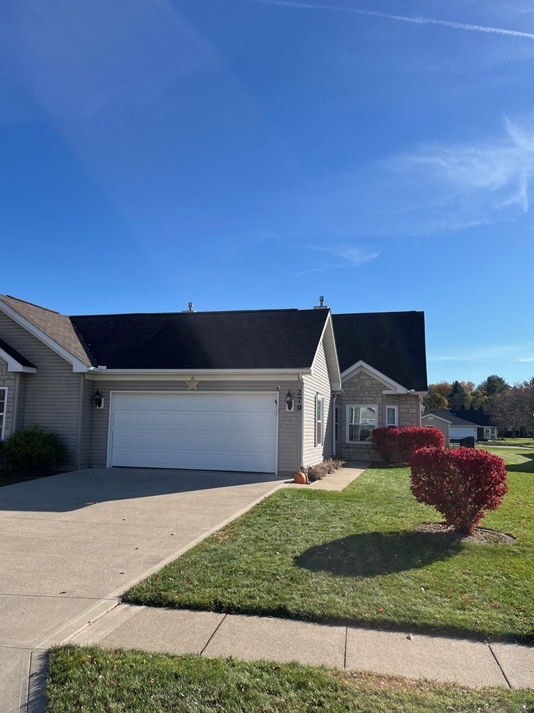 Single Family 3BR 3BA - 279 Hampton Rd, Lexington, OH