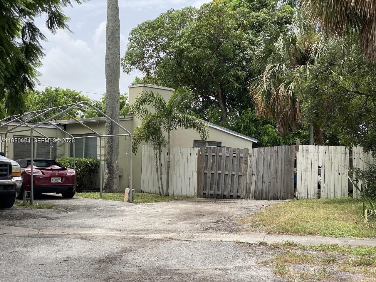 Single Family 2BR 1BA - 143 SW 21st Way, Fort Lauderdale, FL