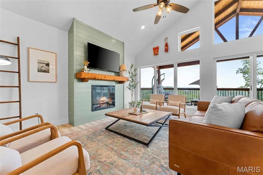 Single Family 5BR 7BA - 18 Settlers Cove, Kimberling City, MO