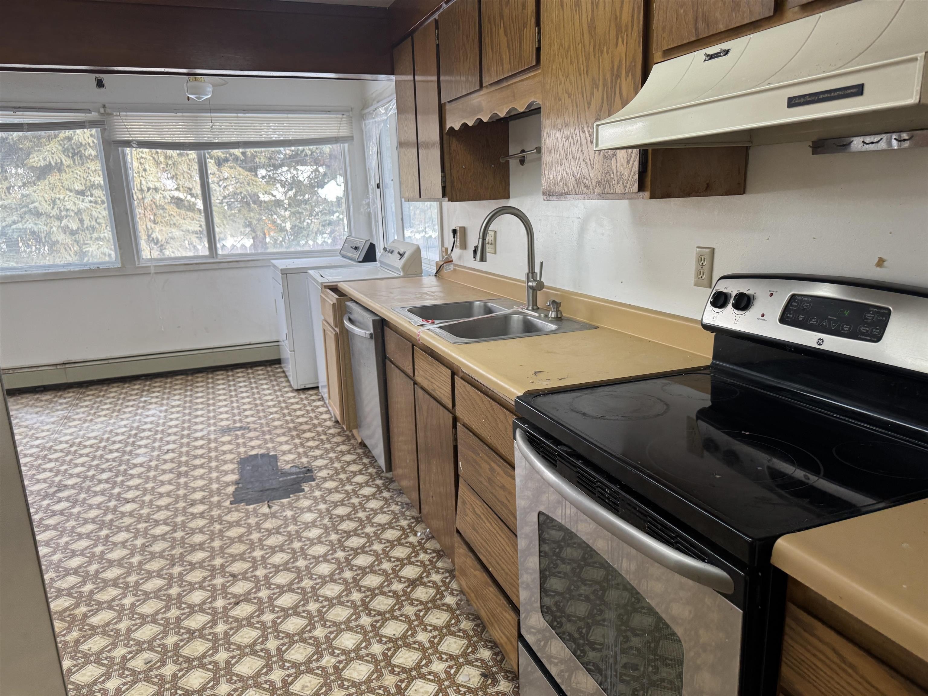 Single Family 6BR 2BA - 205 MADCAP LANE, Fairbanks, AK
