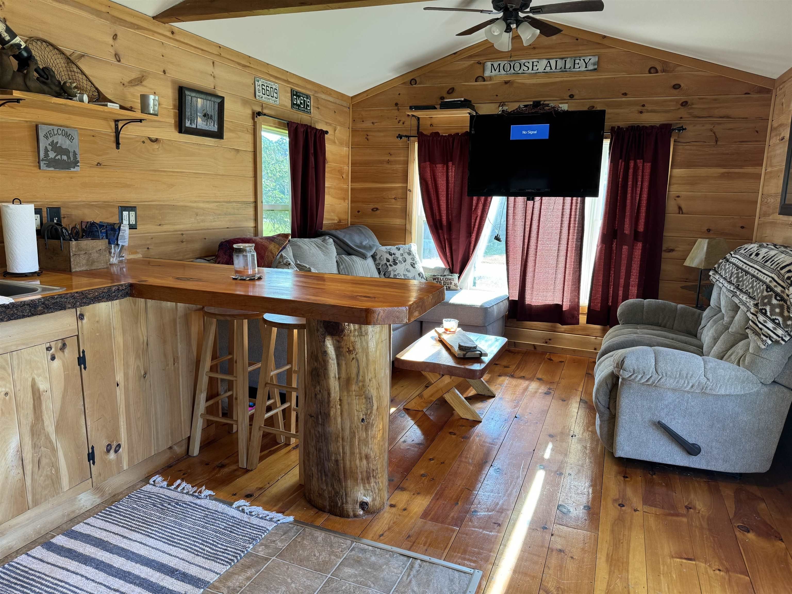 Single Family 1BR 1BA - 13 Darwin Drive, Stewartstown, NH