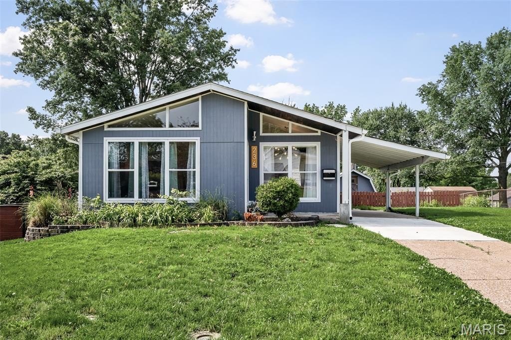 Single Family 4BR 2BA - 236 Hillcrest Boulevard, Ballwin, MO