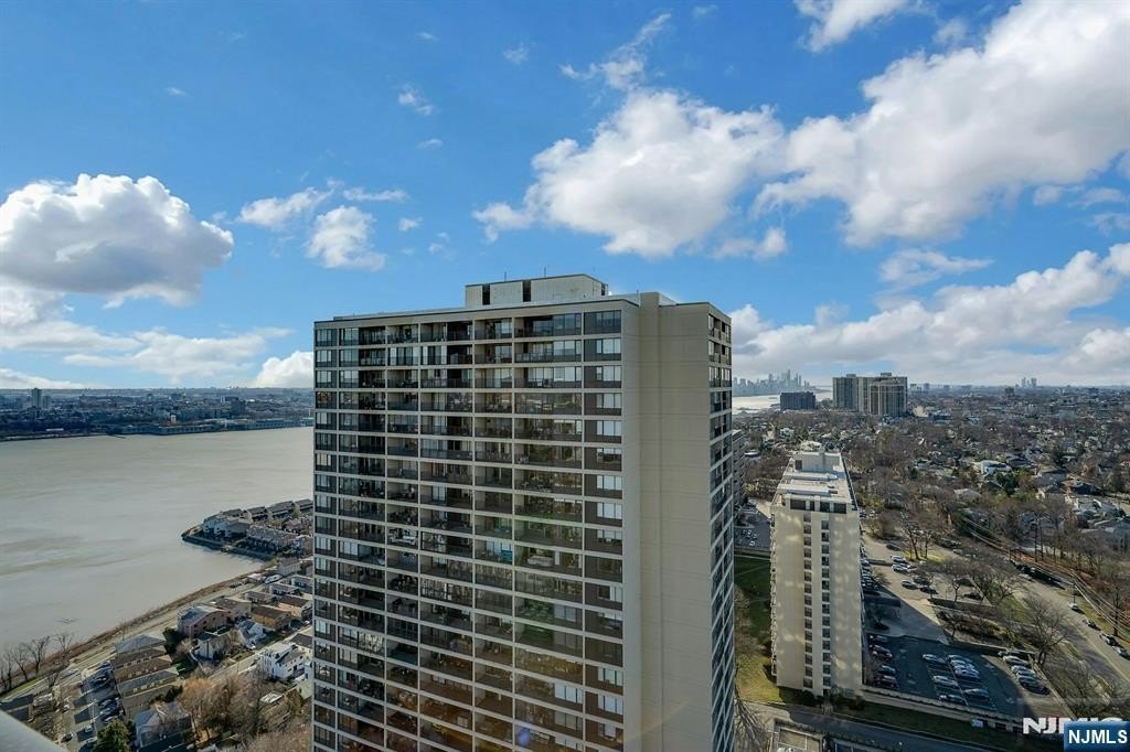 Co-op 3BR 3BA - 6 Horizon Road 2602, Fort Lee, NJ