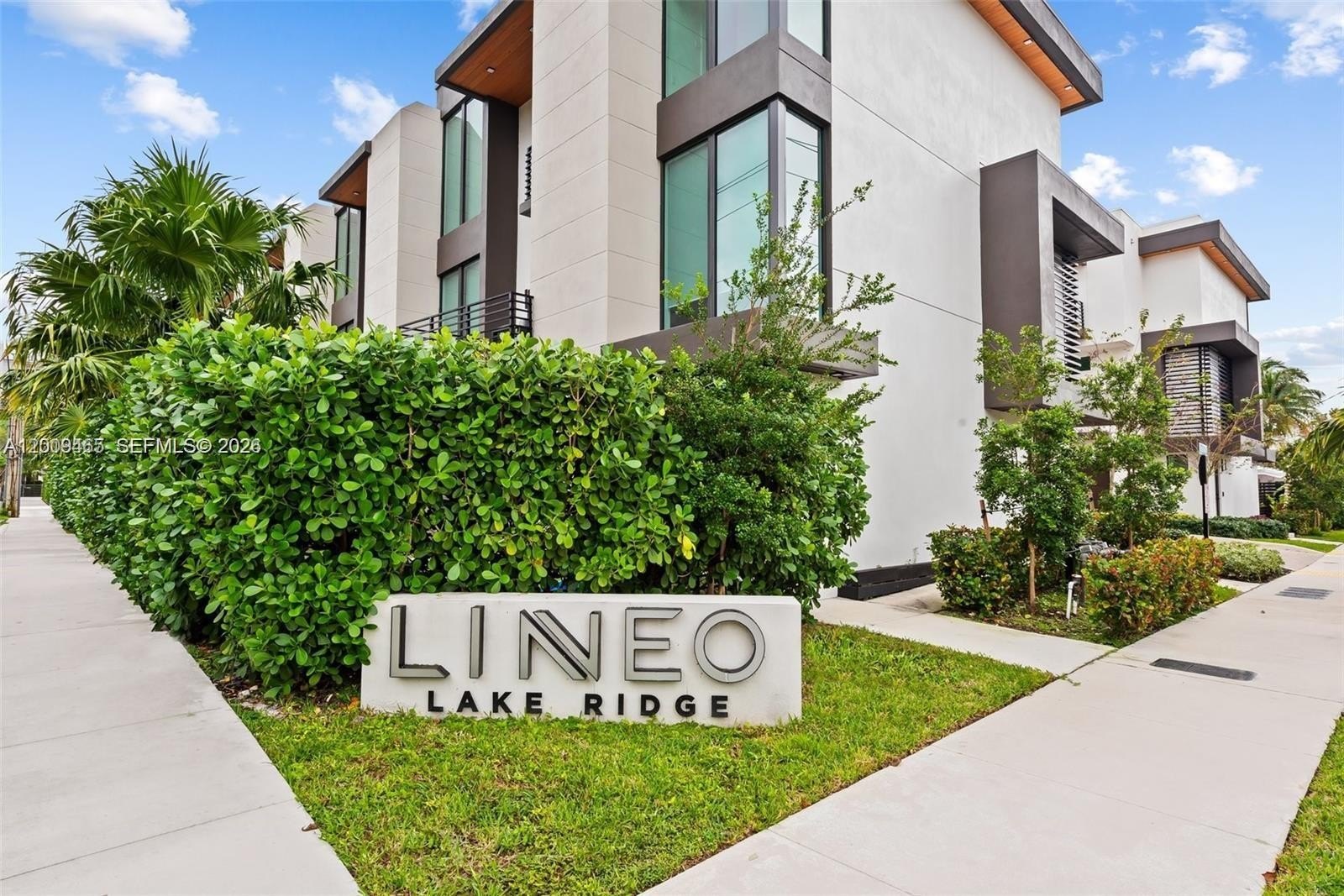 Single Family 3BR 4BA - 1056 N Victoria Park Rd, Fort Lauderdale, FL