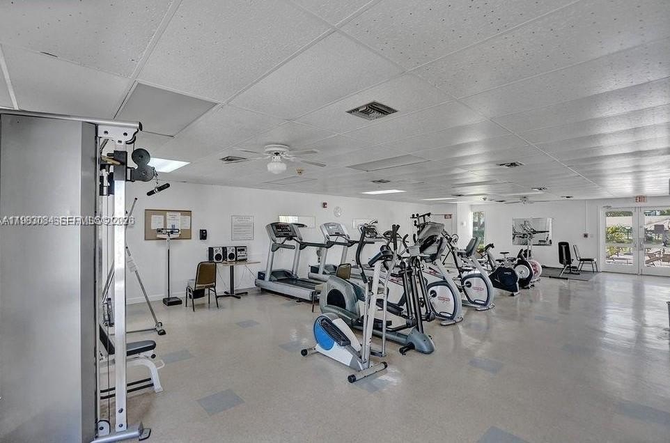 Co-op 1BR 1BA - 17000 NE 14th Ave, Miami, FL