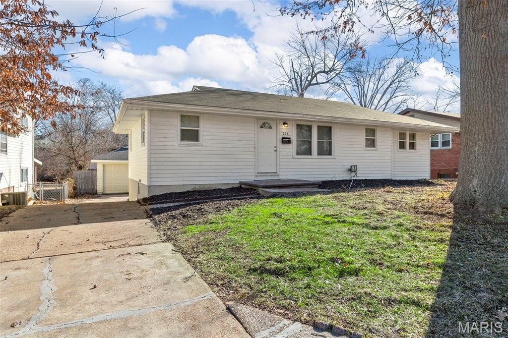 Single Family 4BR 2BA - 212 Millman Drive, Ferguson, MO