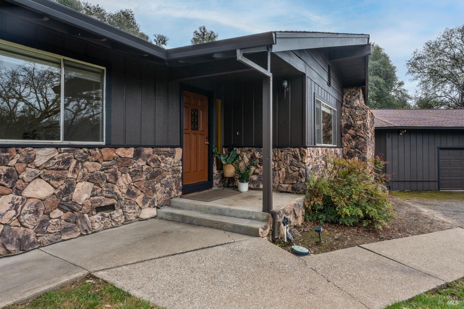 Single Family 4BR 3BA - 1261 Deerwood Drive, Ukiah, CA