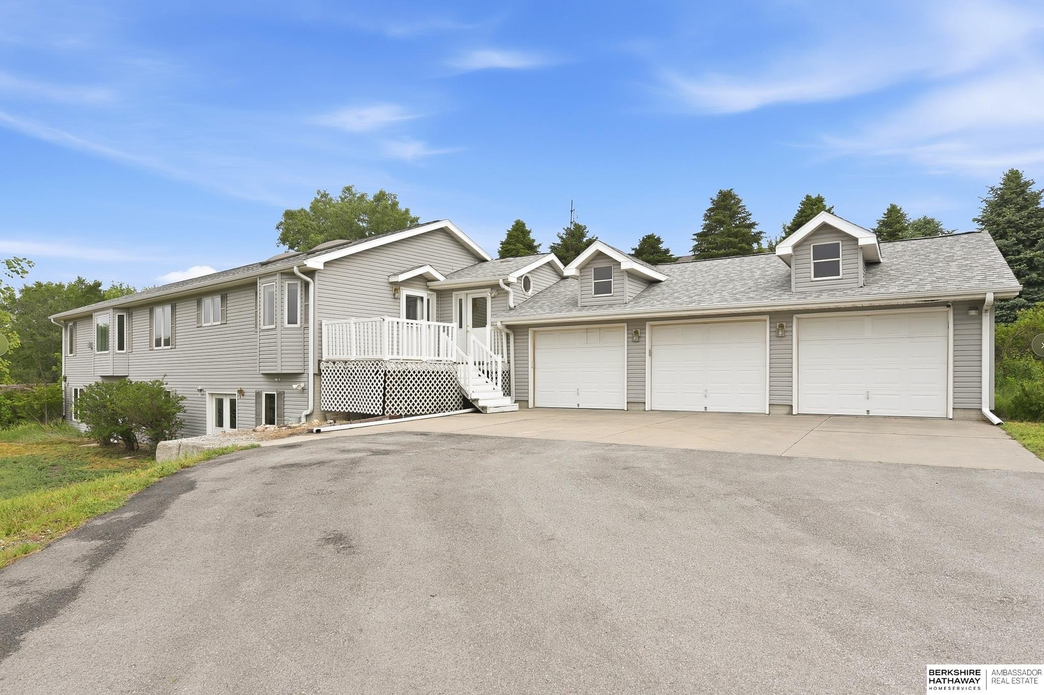 Single Family 3BR 4BA - 36712 Oakmont Drive, Louisville, NE