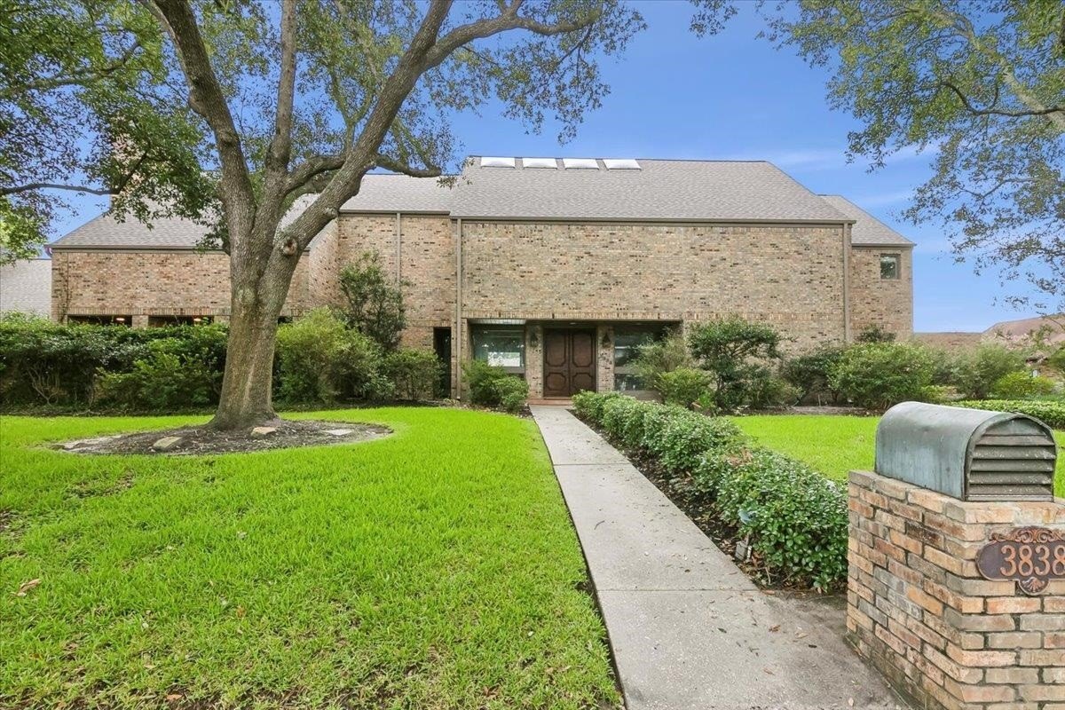 3838 Chandelle Ln  