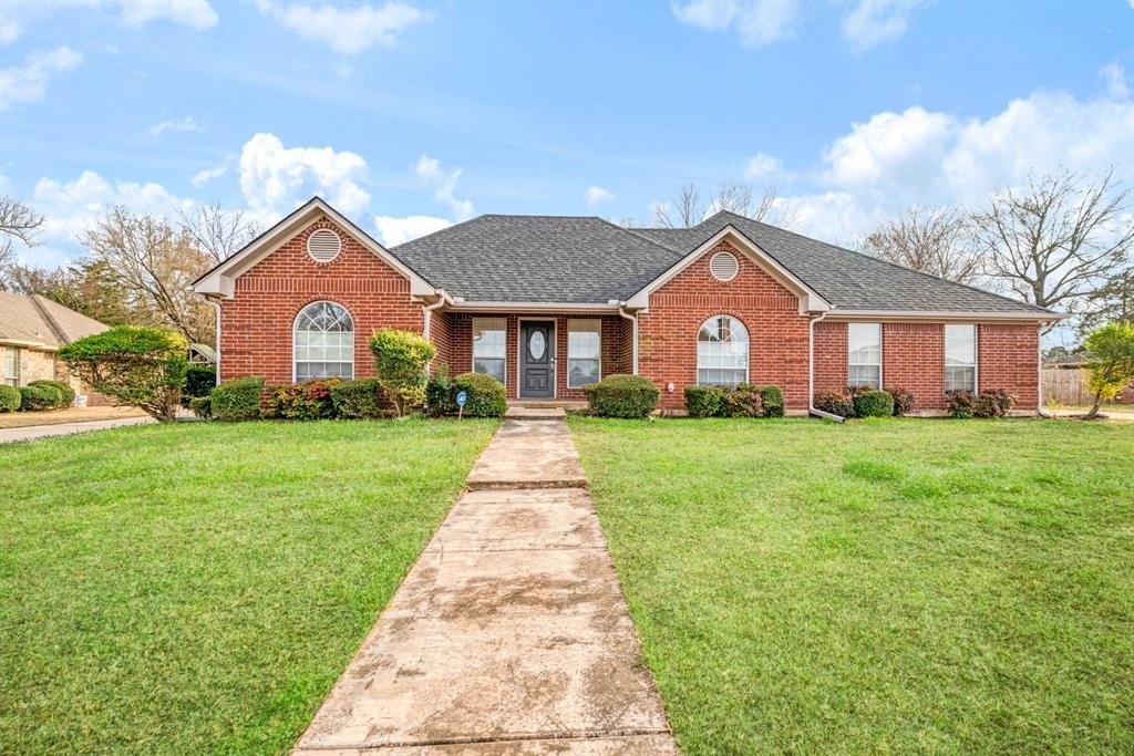 Single Family 3BR 2BA - 3650 Brownwood Drive, Paris, TX