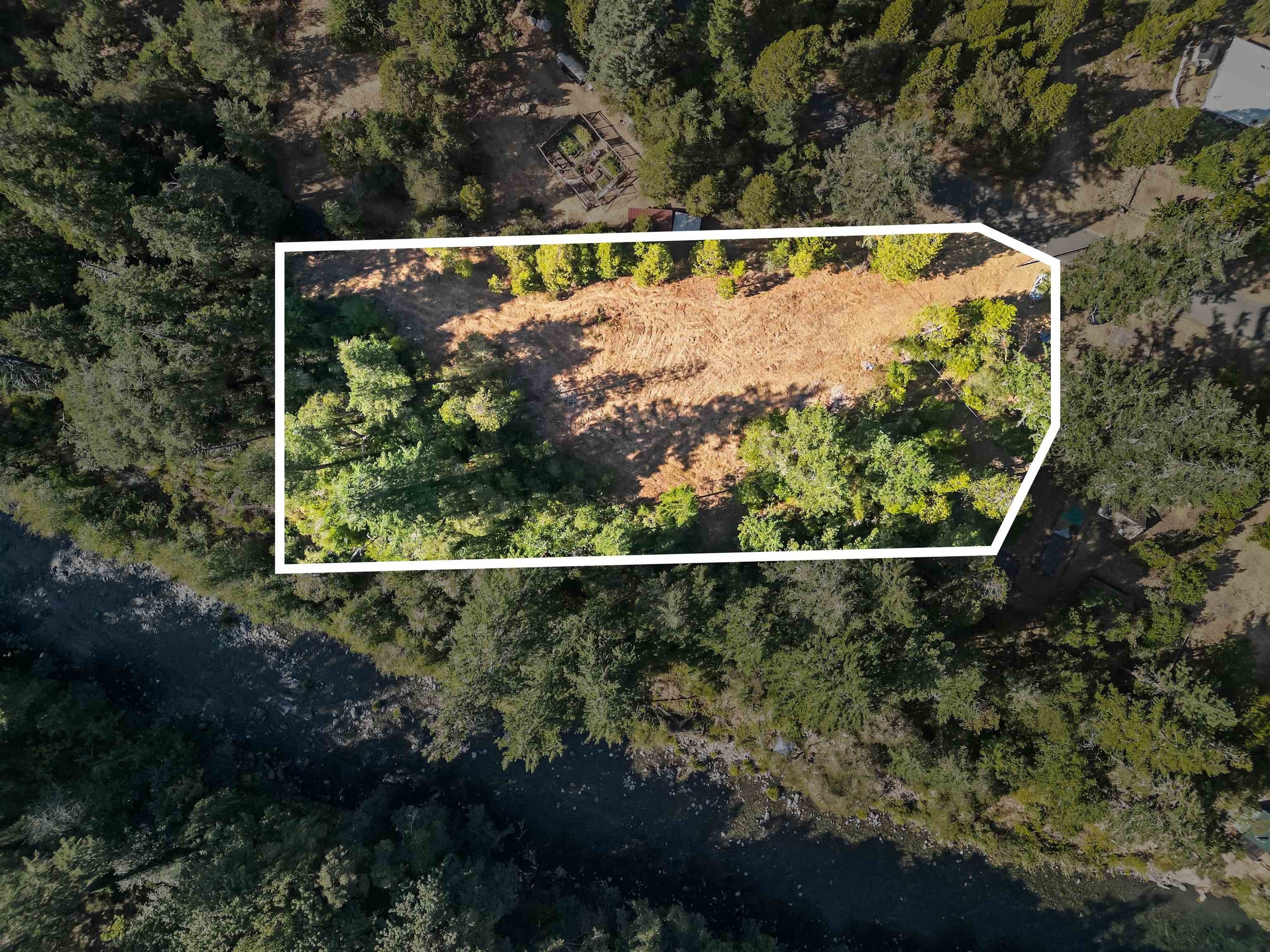 Single Family - 375 Azalea Lane., Gaquet, CA