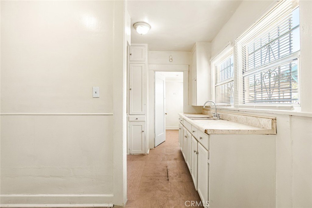 924 W 76th  