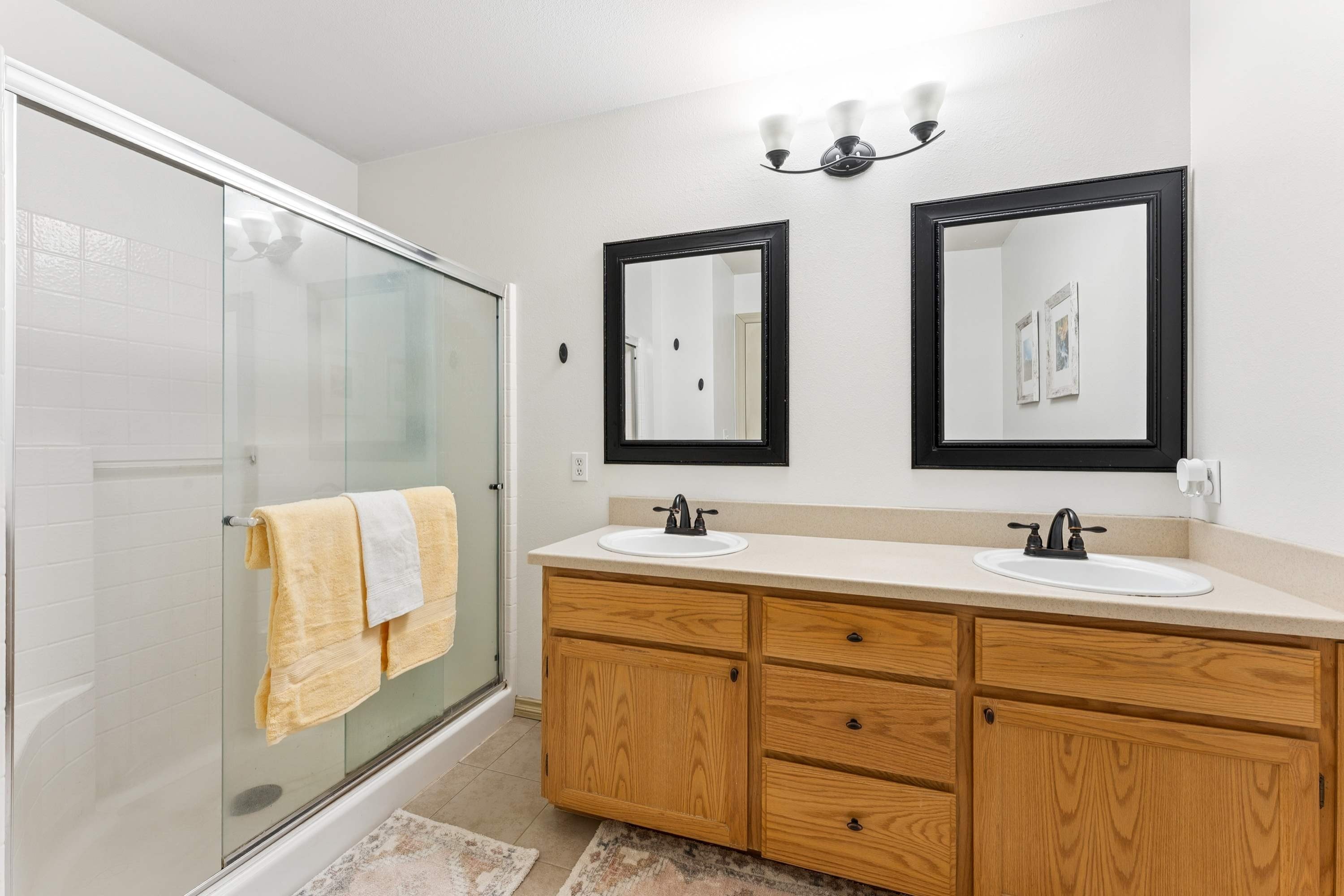 Single Family 3BR 3BA - 10549 Farwest Ct SE, Yelm, WA