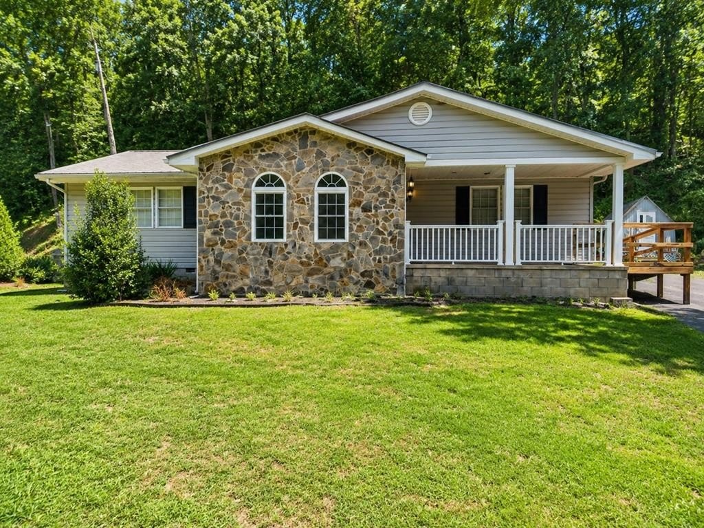 Single Family 3BR 2BA - 160 Cougar Ln, Mousie, KY