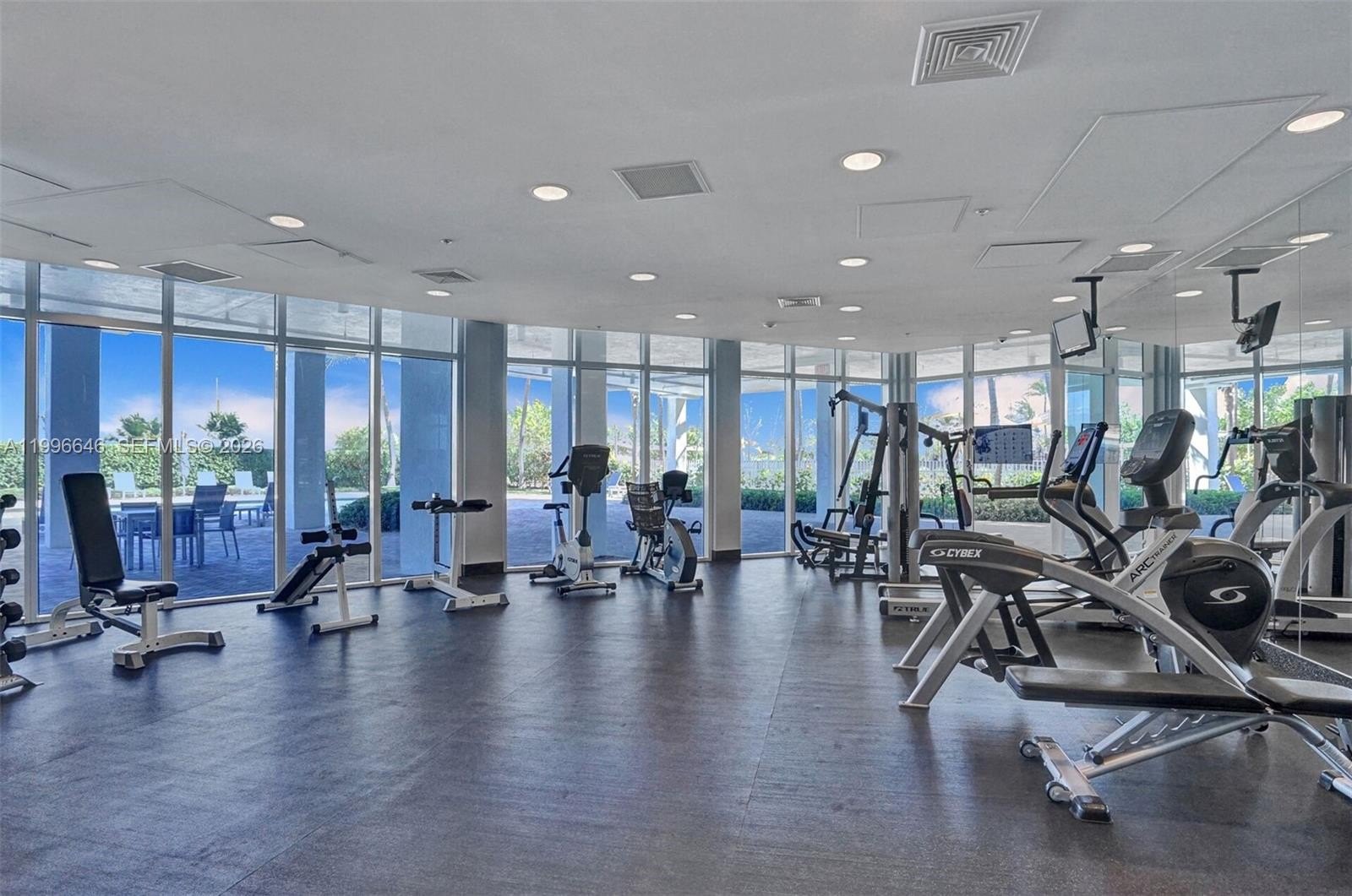 Condo 1BR 2BA - 6515 Collins Ave, Miami Beach, FL