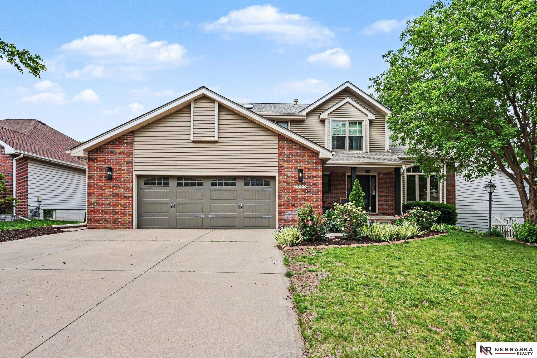 Single Family 6BR 4BA - 7700 Ali Drive, Lincoln, NE